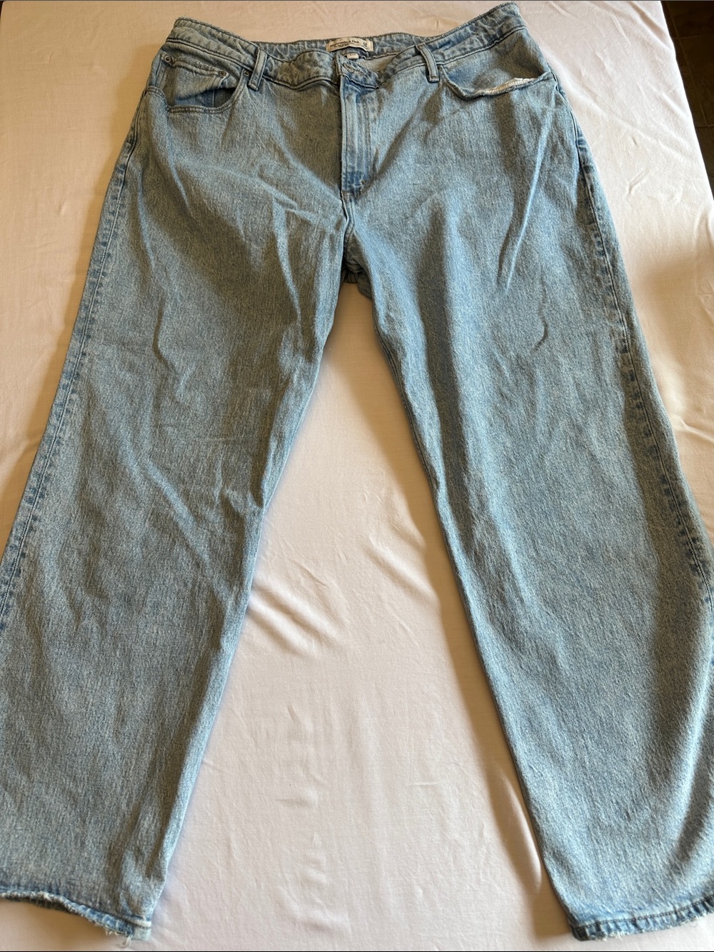 Abercrombie & Fitch Light 90’s Relaxed High Rise Boyfriend Jeans 34| 18S